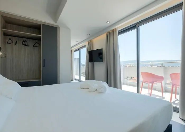 Sky-high Penthouse W. Stunning Views - 04 하니아