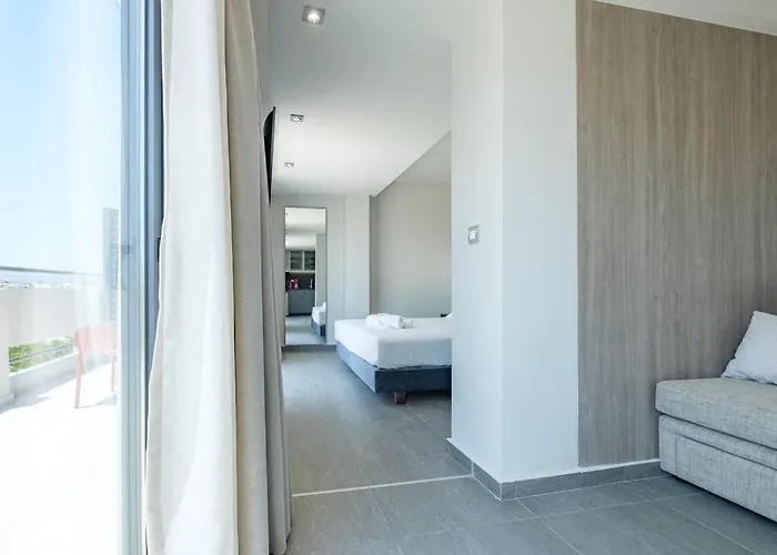 Sky-high Penthouse W. Stunning Views - 04